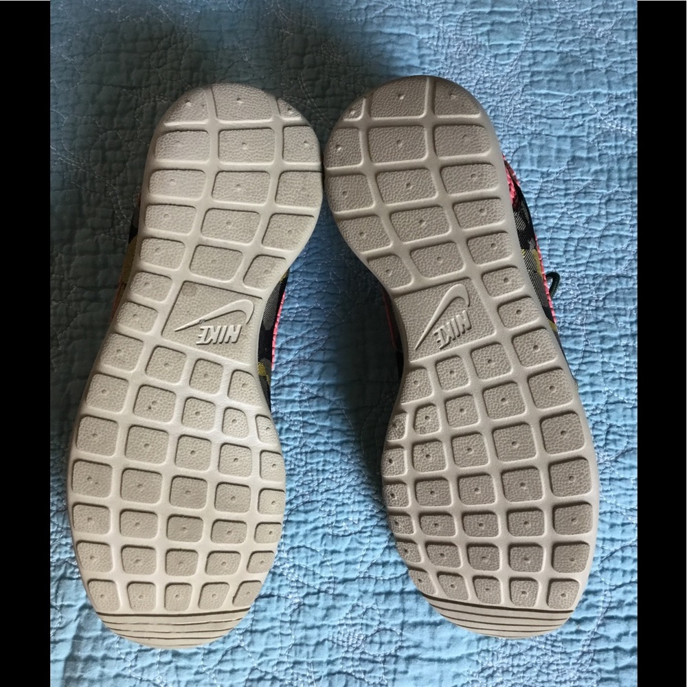 Nike Roche One Premium Plus Sneakers - Picture 5 of 5